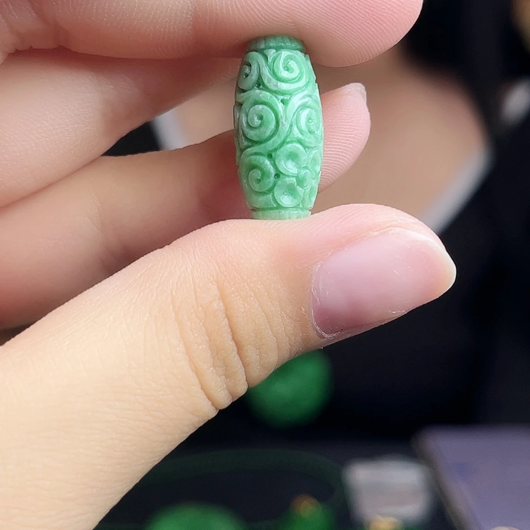 颈饰未镶嵌翡翠多样性