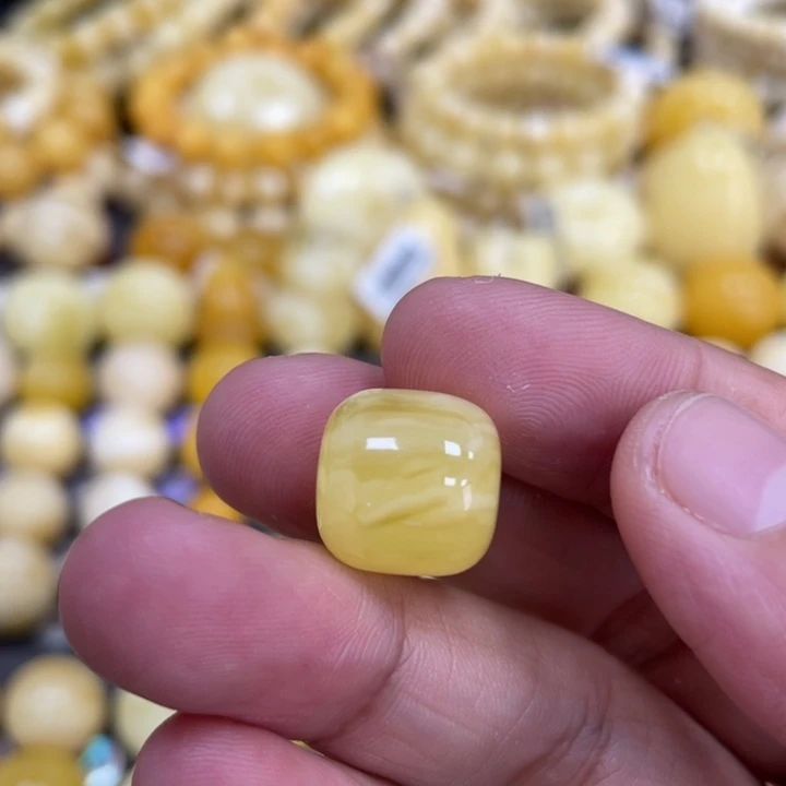 蜜蜡未镶嵌裸石13.3*13mm福利款