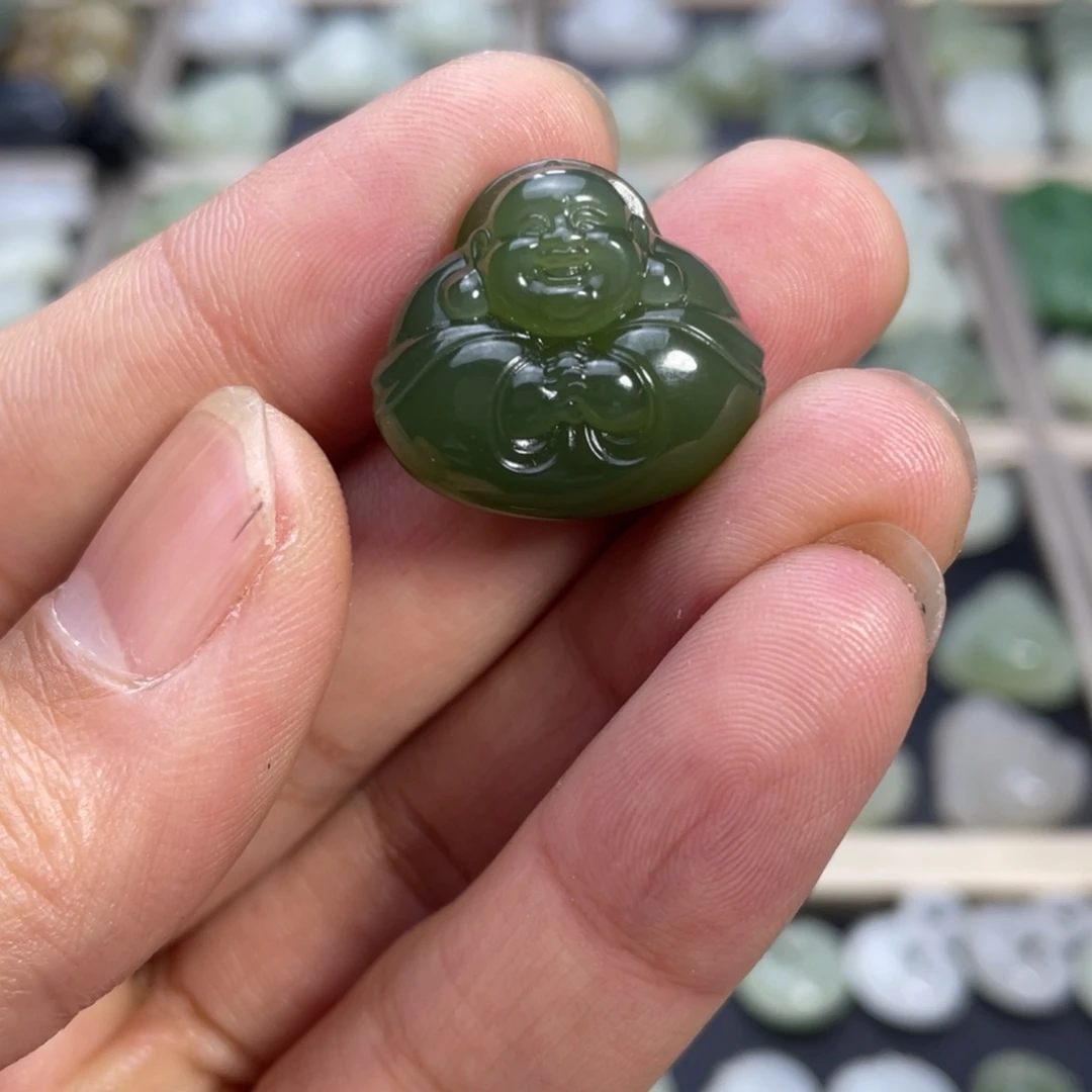 和田玉颈饰未镶嵌冰底湖水绿抱抱佛