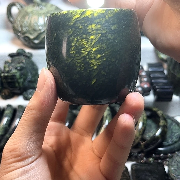 蛇纹石玉未镶嵌珠宝奇石