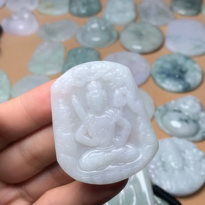 翡翠未镶嵌颈饰虚空