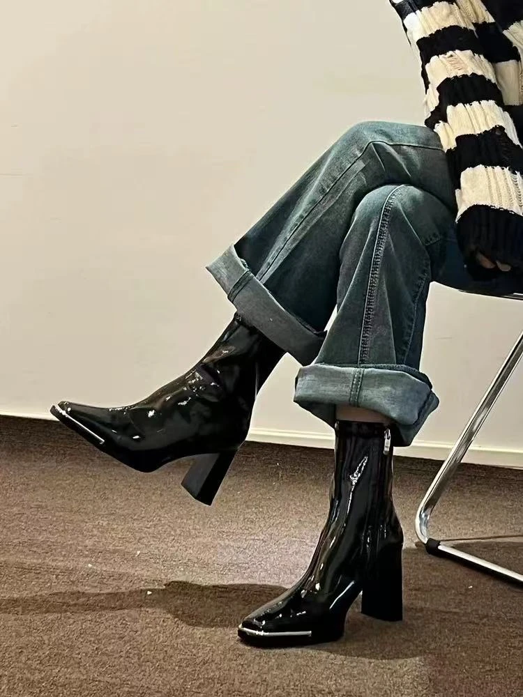 漆皮轻职风高跟粗跟防滑方头短靴显瘦冬季秋季瘦瘦靴