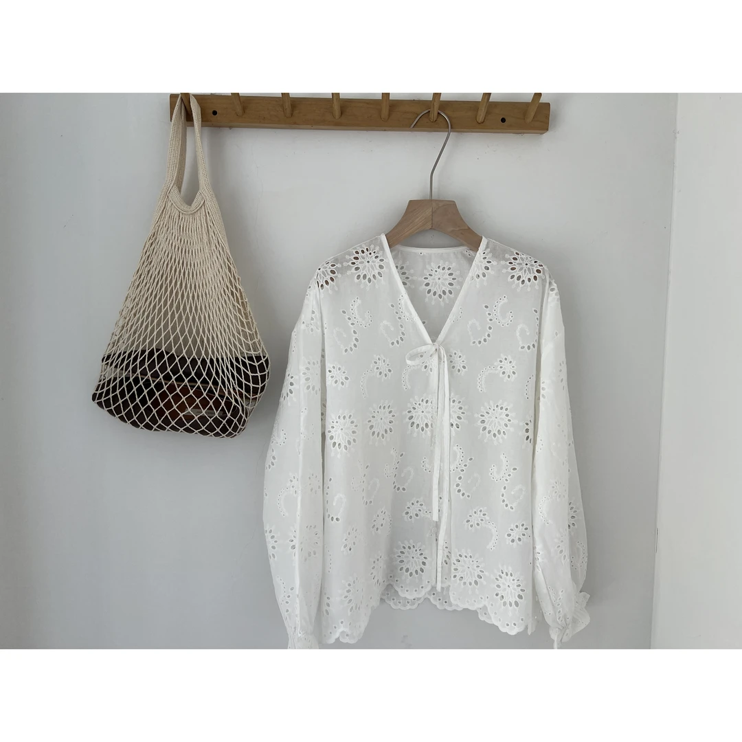 新款韩版简约纯色镂空刺绣衬衣C8088