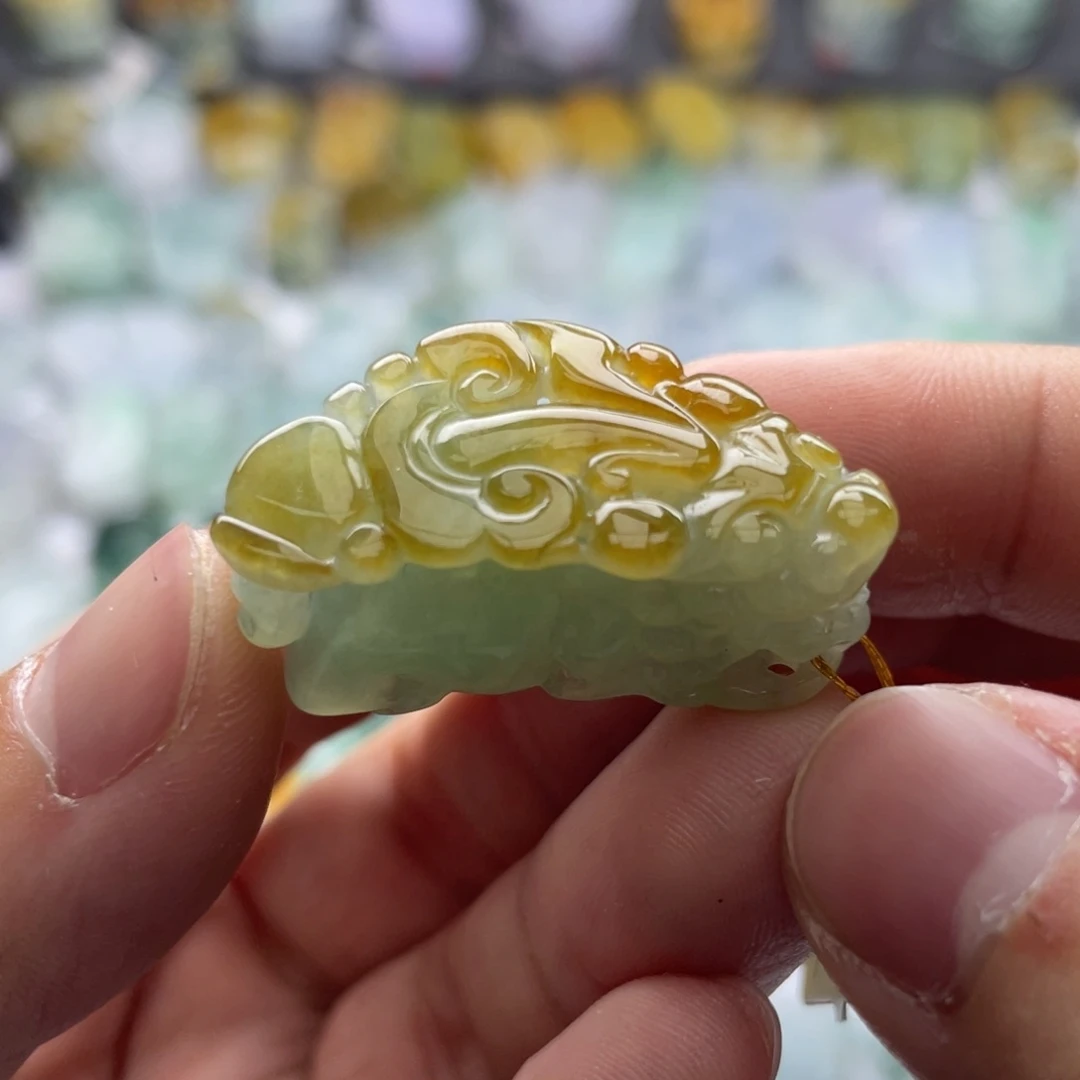 翡翠颈饰未镶嵌貔貅