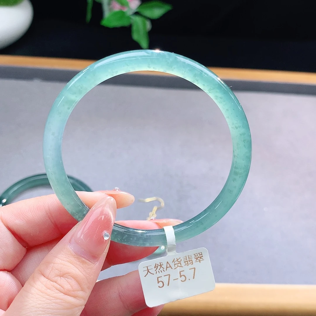 未镶嵌手镯（圆镯）翡翠