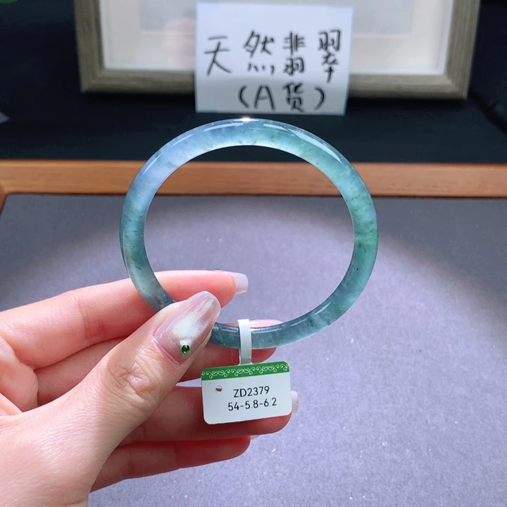 翡翠手镯未镶嵌天然翡翠手镯