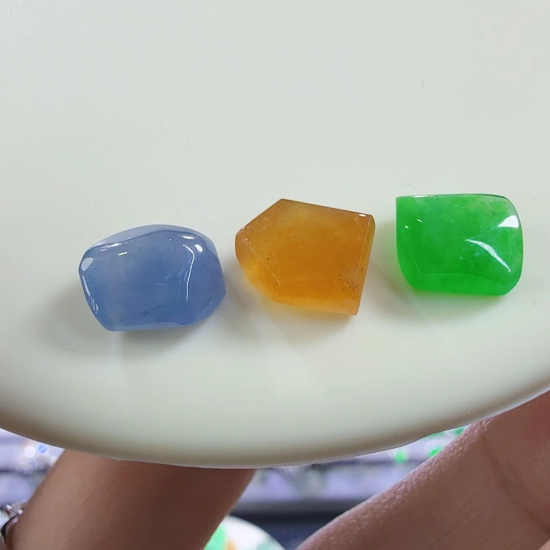 翡翠未镶嵌颈饰买断一套