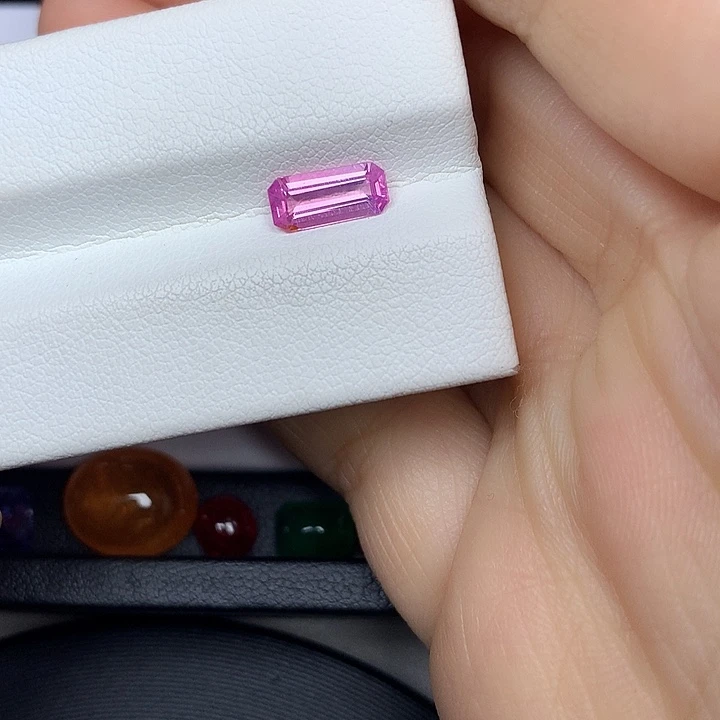 尖晶石裸石0.97ct马亨盖