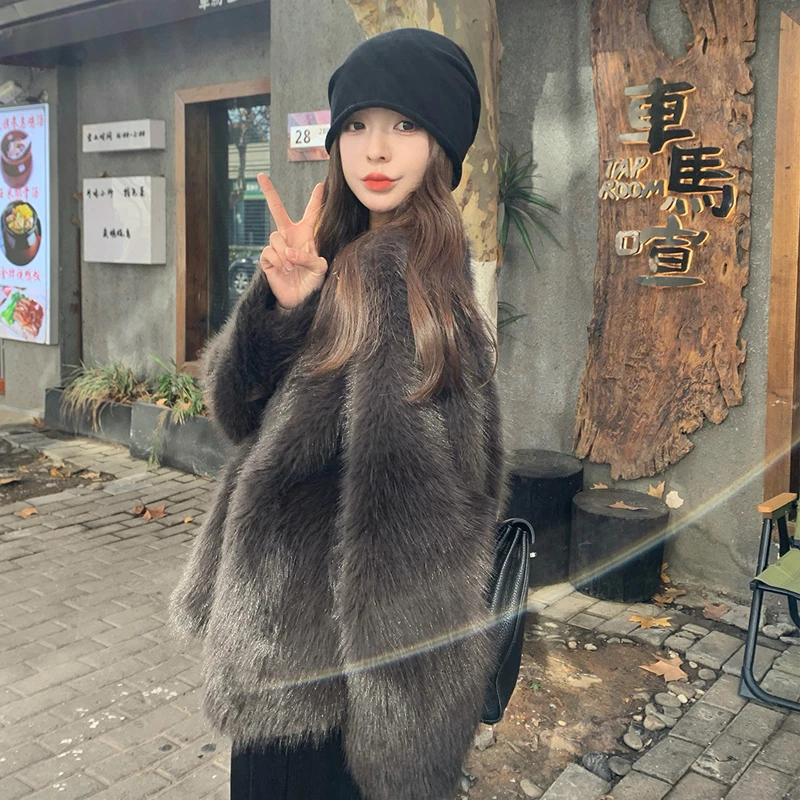 高级感灰棕环保皮草外套女新款冬季韩版短款圆领仿狐狸毛毛绒上衣