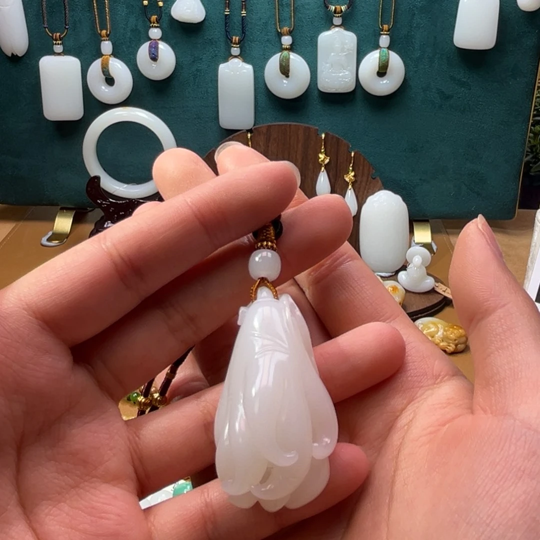 和田玉颈饰未镶嵌乐*?佛手瓜