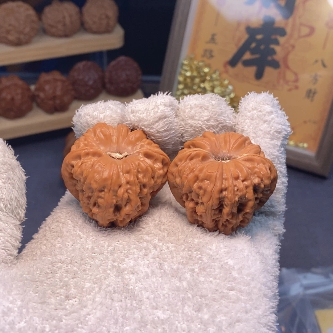 亮***亮把件文玩核桃全品无修40尺平谷凹底