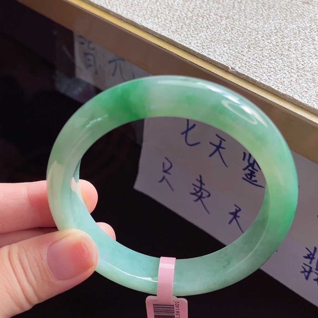 翡翠手镯未镶嵌手镯