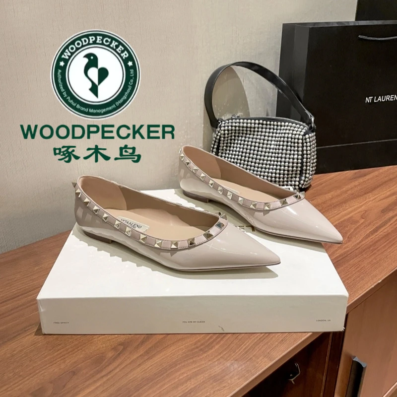啄木鸟经典网红百搭漆皮浅口铆钉时尚单鞋浅口2025年新款气质媛风