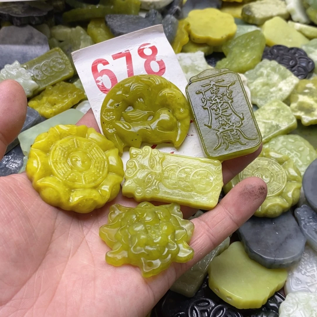 蛇纹石玉未镶嵌挂坠