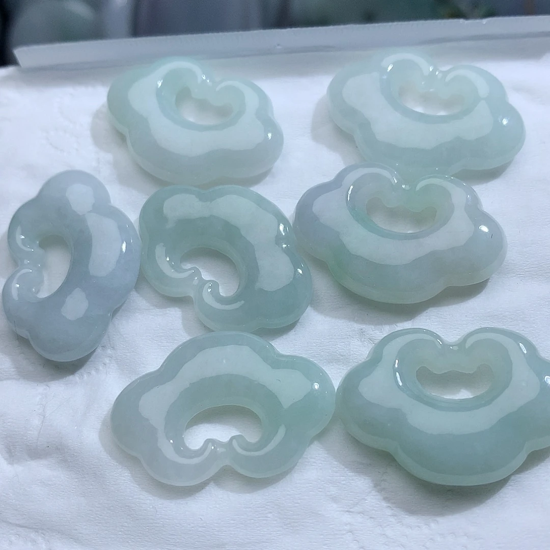 翡翠未镶嵌颈饰发1个