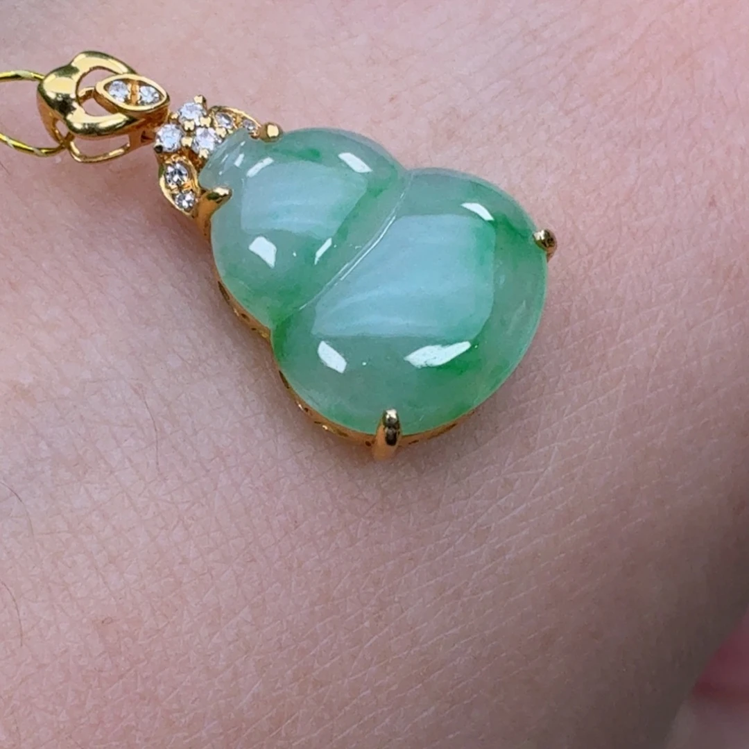 翡翠18K金镶嵌颈饰