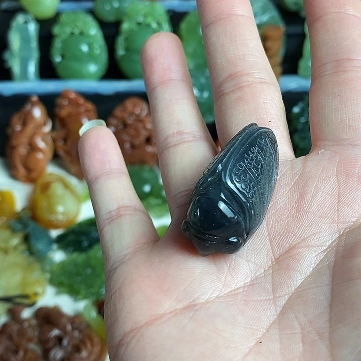 未镶嵌蛇纹石玉颈饰