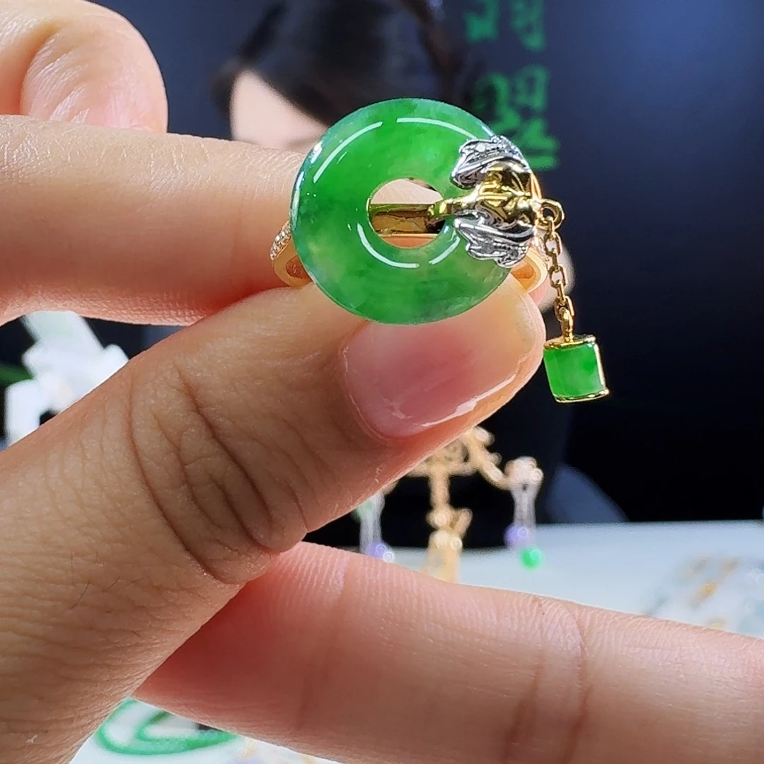 翡翠18K金镶嵌戒指18k镶嵌