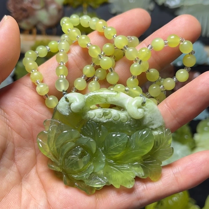 下***敌蛇纹石玉未镶嵌颈饰