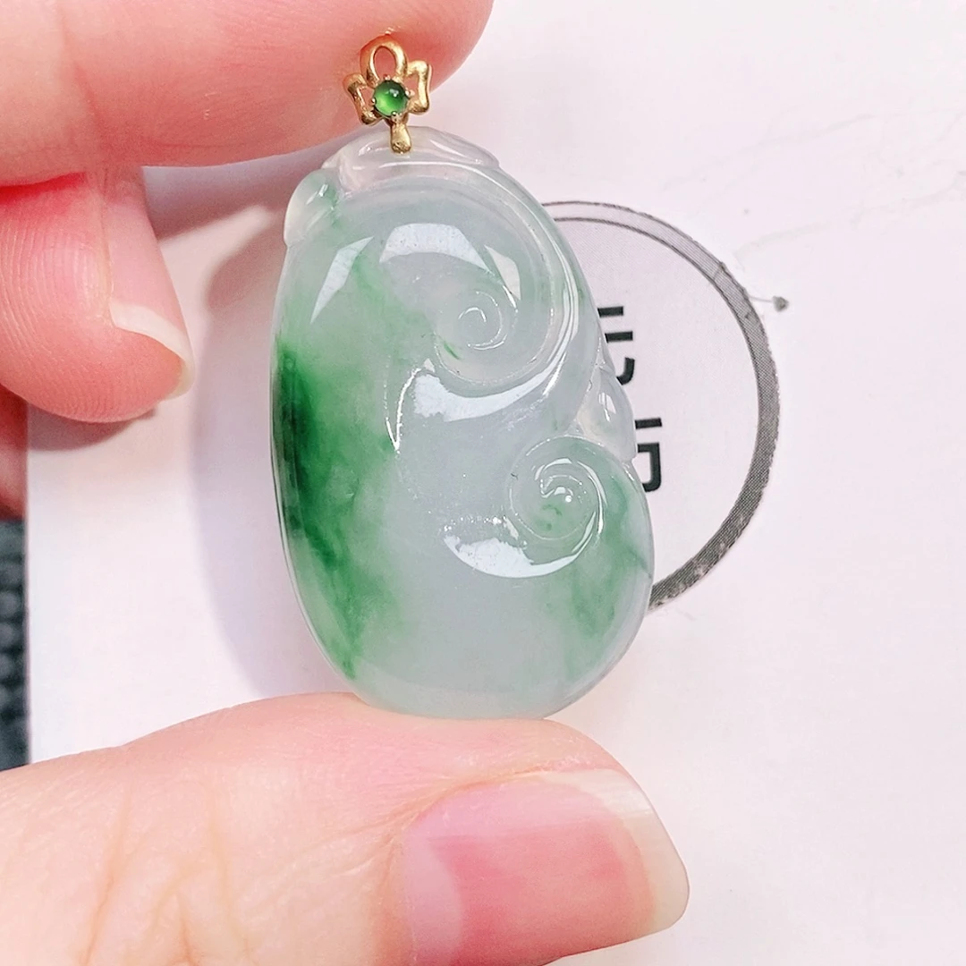 翡翠18K金镶嵌颈饰