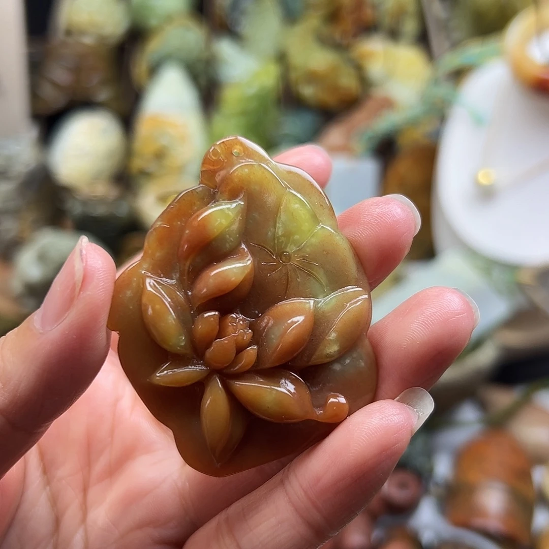 简***单未镶嵌岫玉颈饰辽阳红莲花