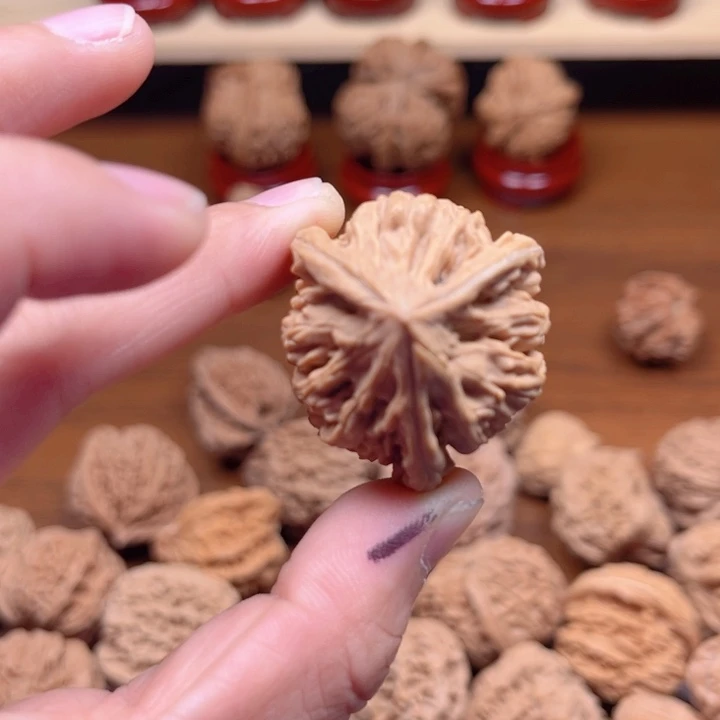 添***饭吊坠文玩核桃三愣