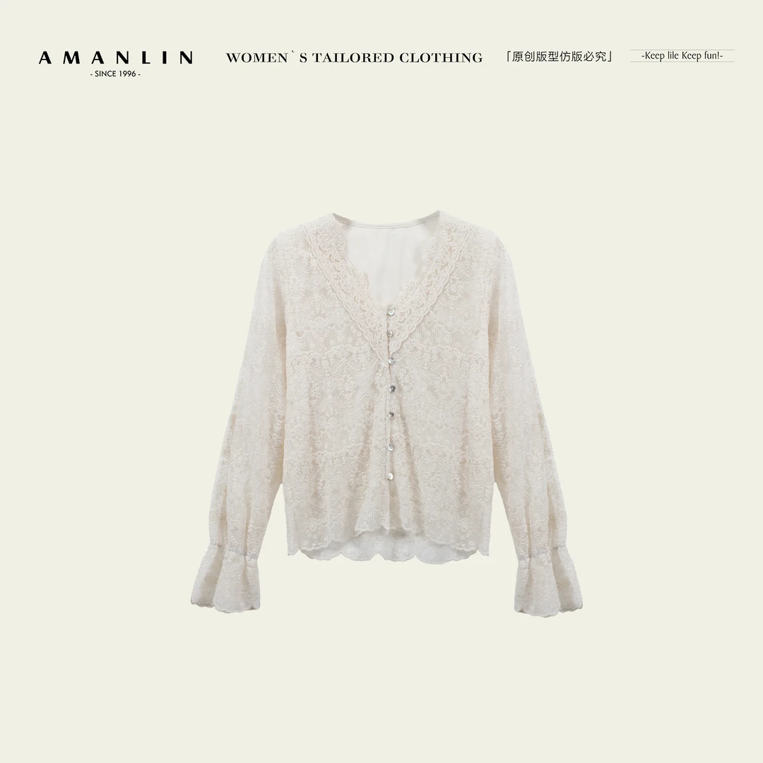 AMANLIN/阿谩琳琥珀流光复古V领内搭蕾丝设计显瘦打底衫D601977