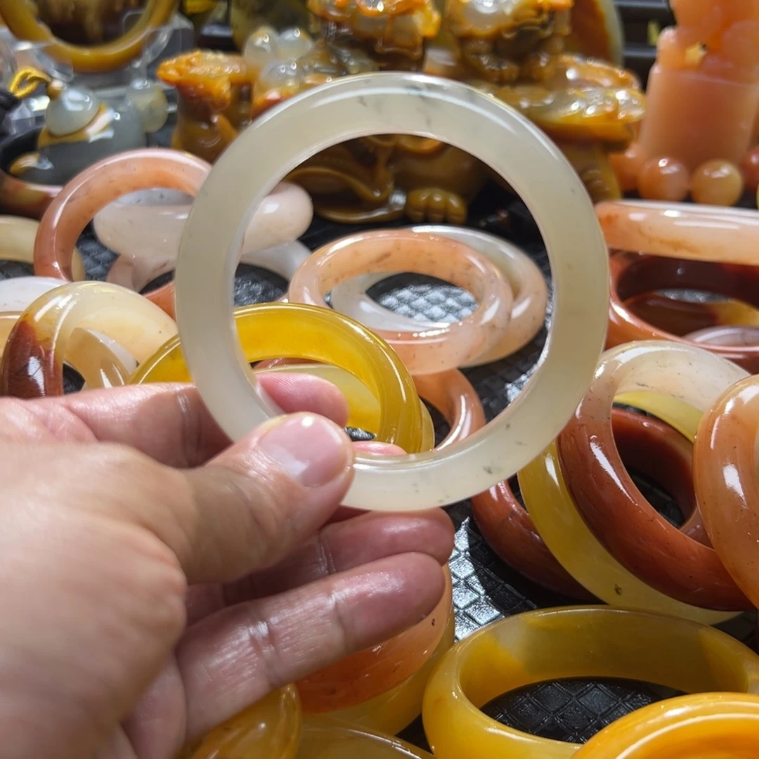 石英质玉未镶嵌颈饰