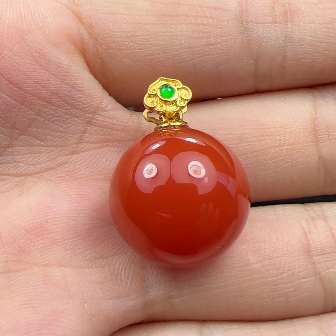 18K金镶嵌吊坠南红玛瑙