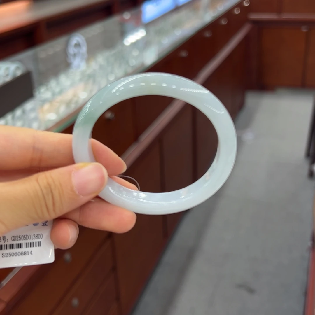 翡翠手镯未镶嵌苏*吖