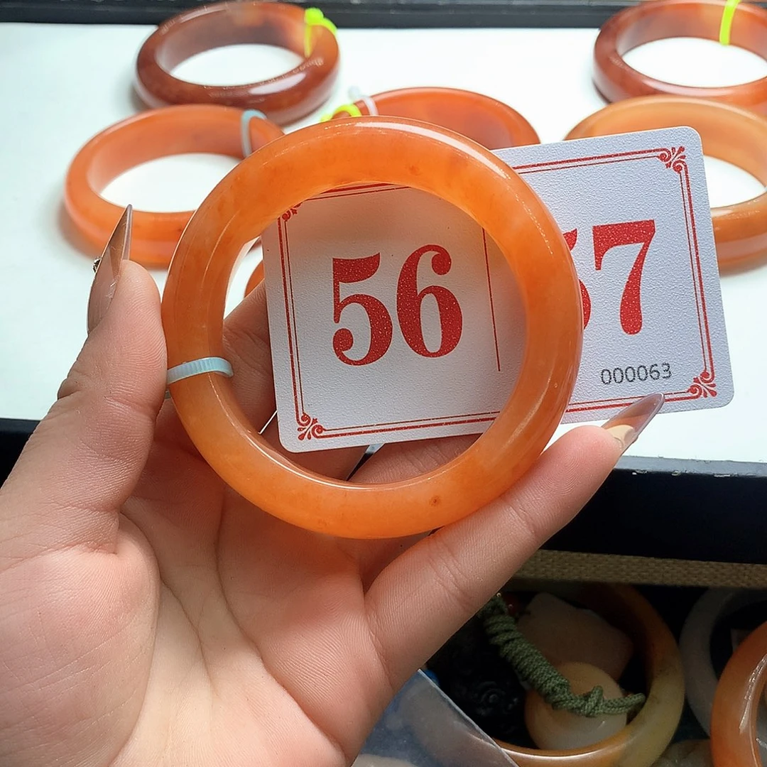 未镶嵌石英质玉（黄龙玉）手镯