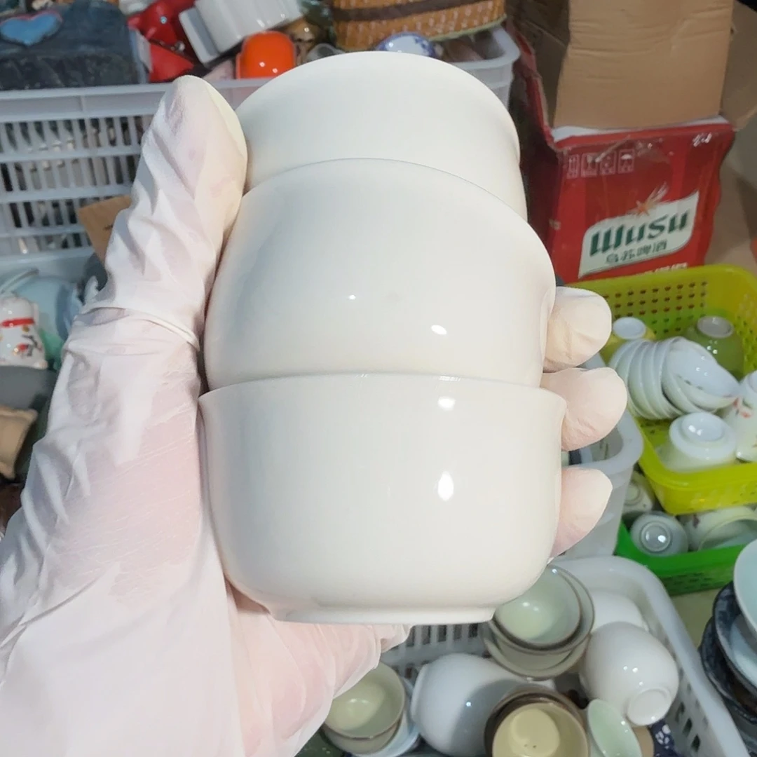 微瑕羊脂玉瓷三杯