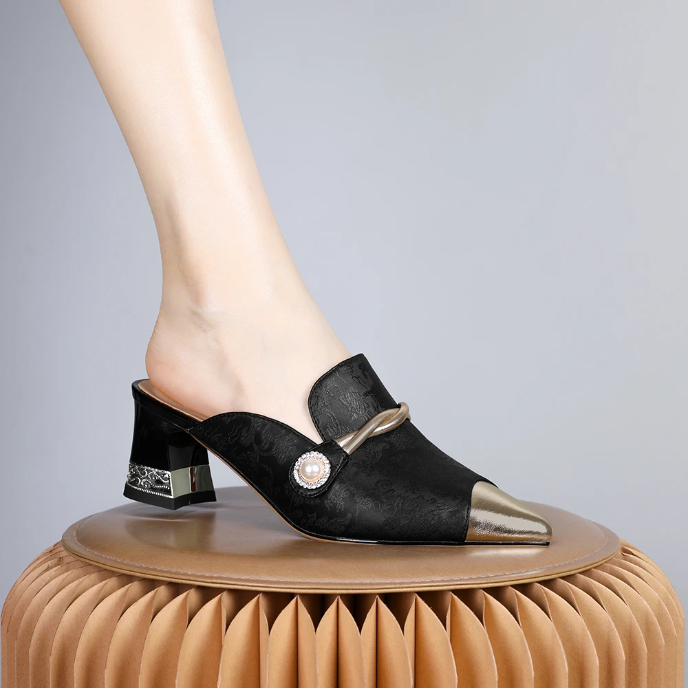 妮彩诗2024年新款欧美简约洋气穆勒鞋黑色大气粗跟拼色拖鞋女2300