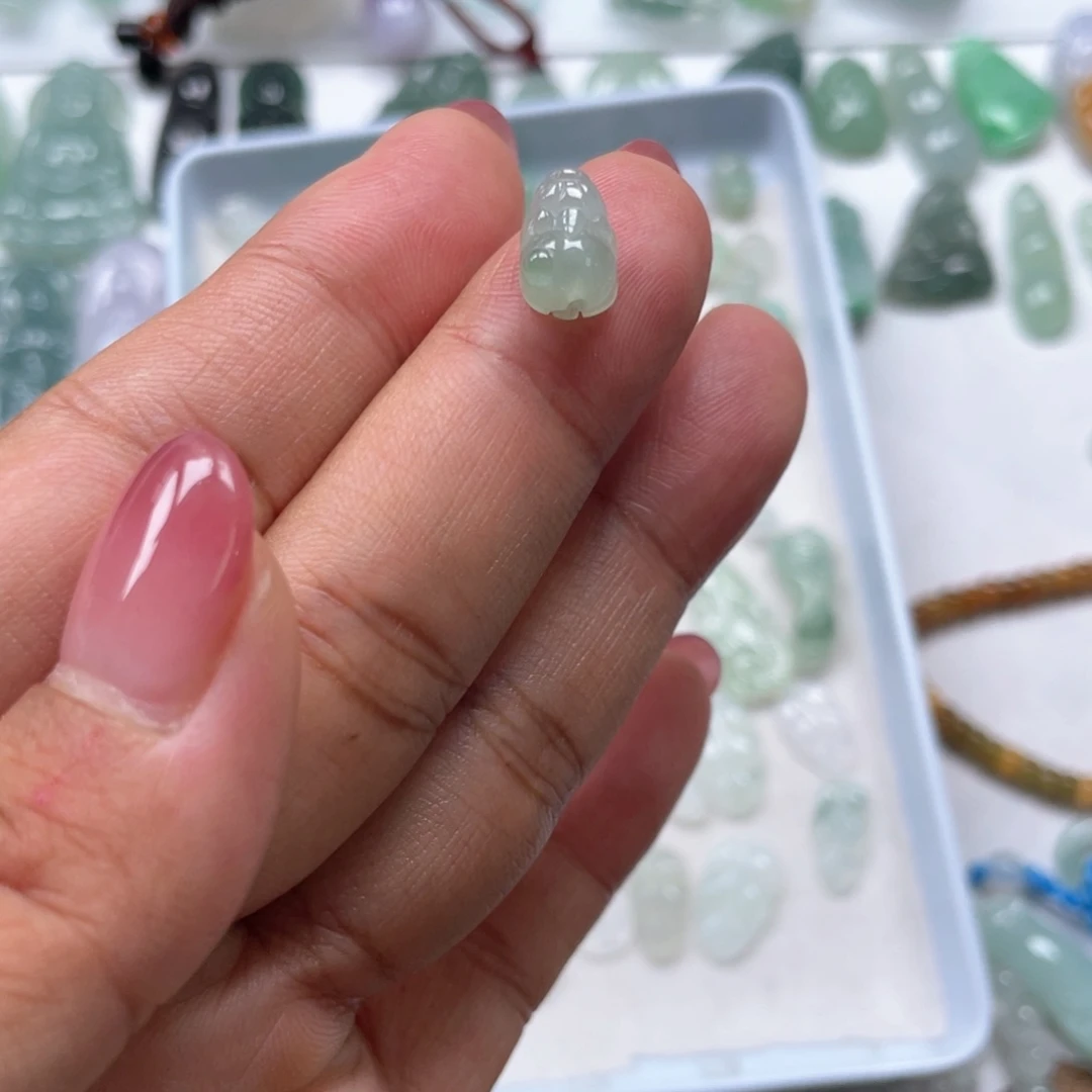 翡翠未镶嵌颈饰67896789