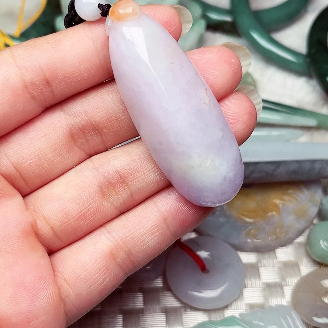 翡翠挂件未镶嵌翡翠