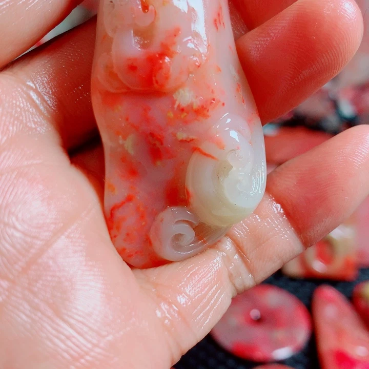 叫***磊巴林石巴林鸡血吊坠一个