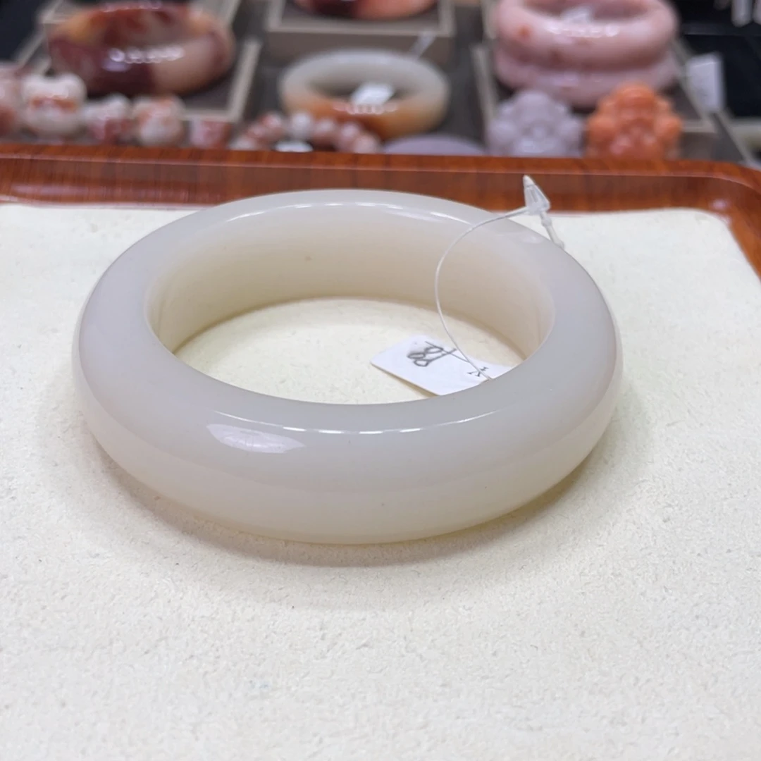 未镶嵌手镯石英岩玉