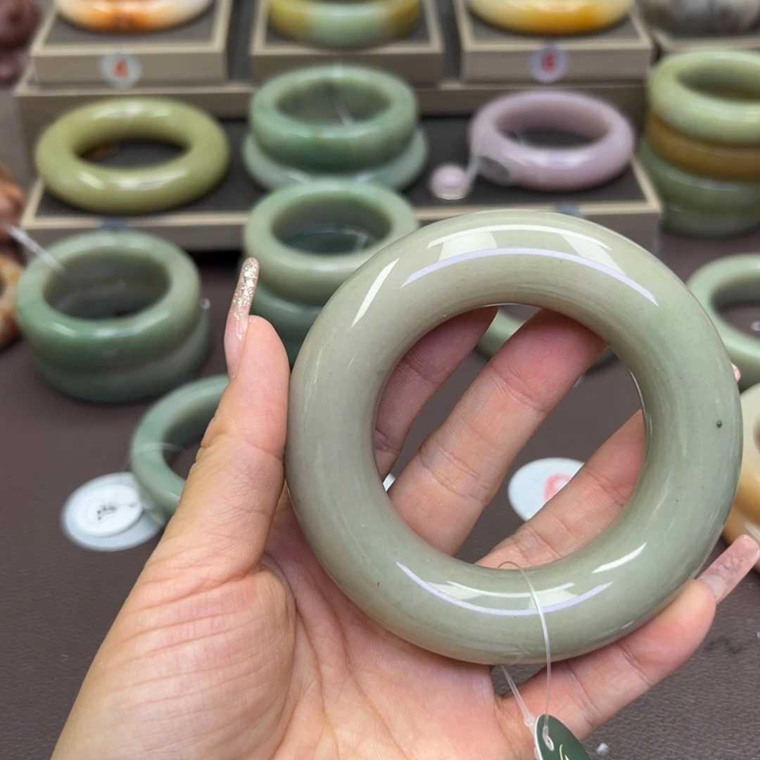 石英质玉手镯未镶嵌@****?