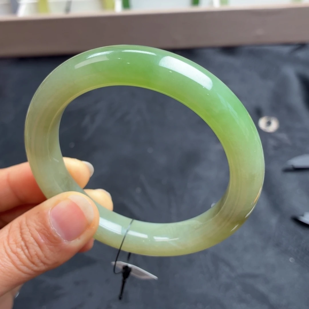 和田玉未镶嵌手镯翠青55圈