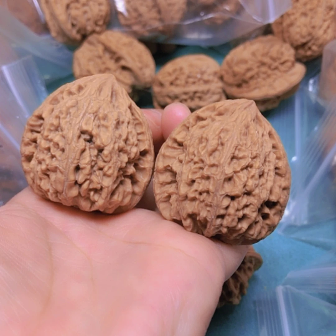 【闪购商品】摆件核桃40虎头王修尖出油