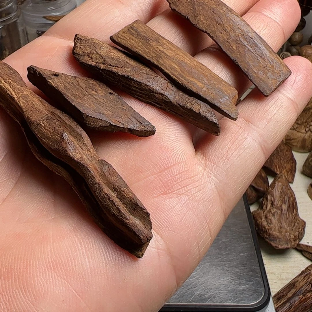 沉香碎屑沉香印尼沉香红土9克