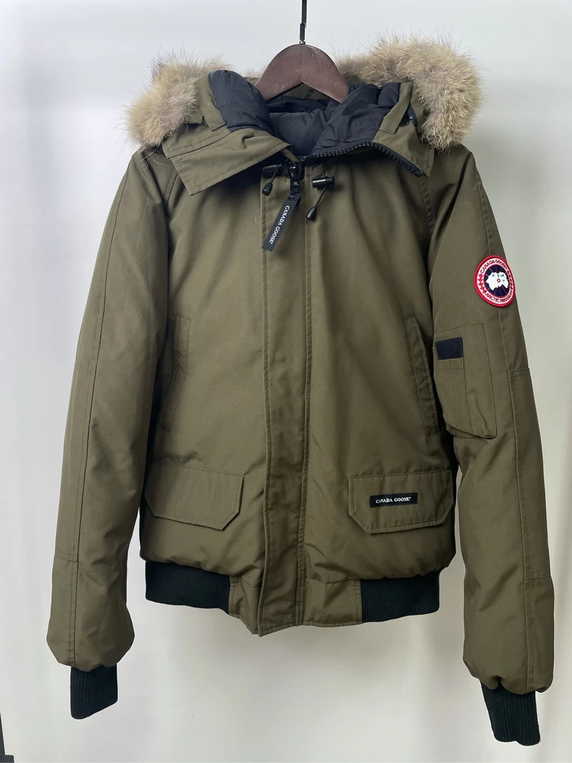 未使用 CANADA GOOSE 飞行员夹克羽绒服/XL码/252203