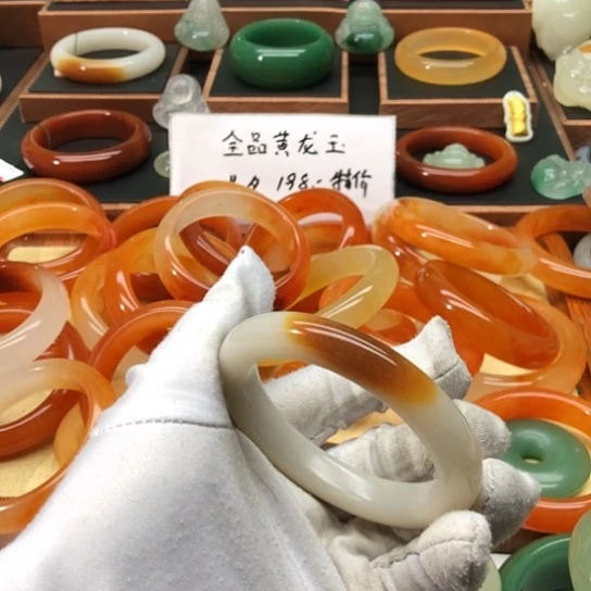 *****未镶嵌手镯石英岩玉