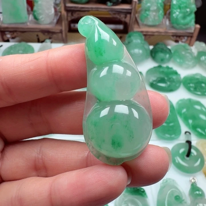 颈饰未镶嵌石英质玉