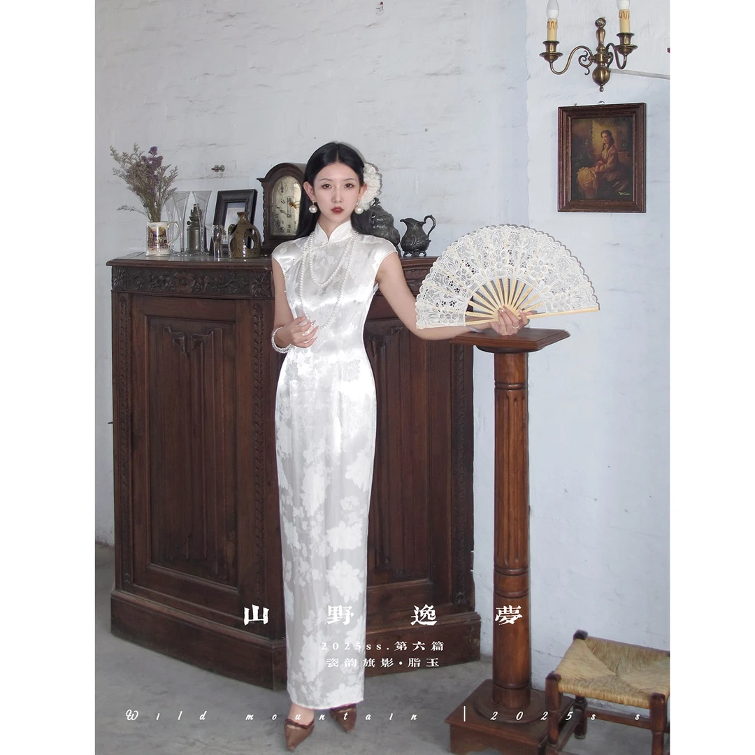 「脂玉」瓷韵旗影系列新中式改良无袖暗纹提花白色高个子经典旗袍
