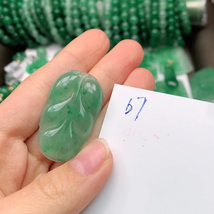 石英质玉颈饰未镶嵌