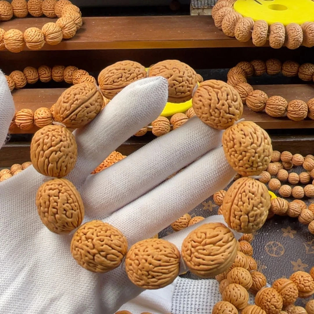 请***哈桃核吊坠大钱袋子