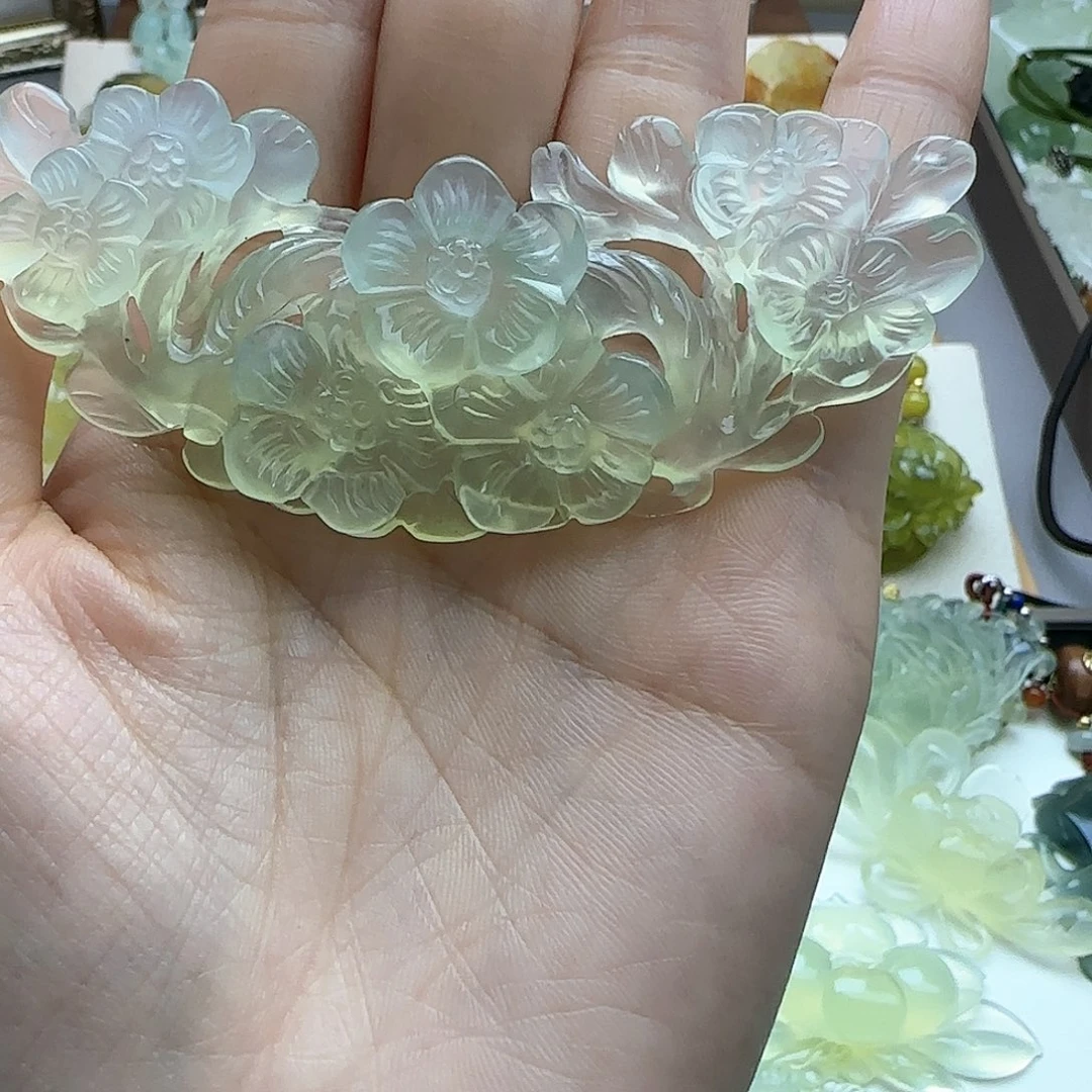 蛇纹石玉颈饰未镶嵌临****疗
