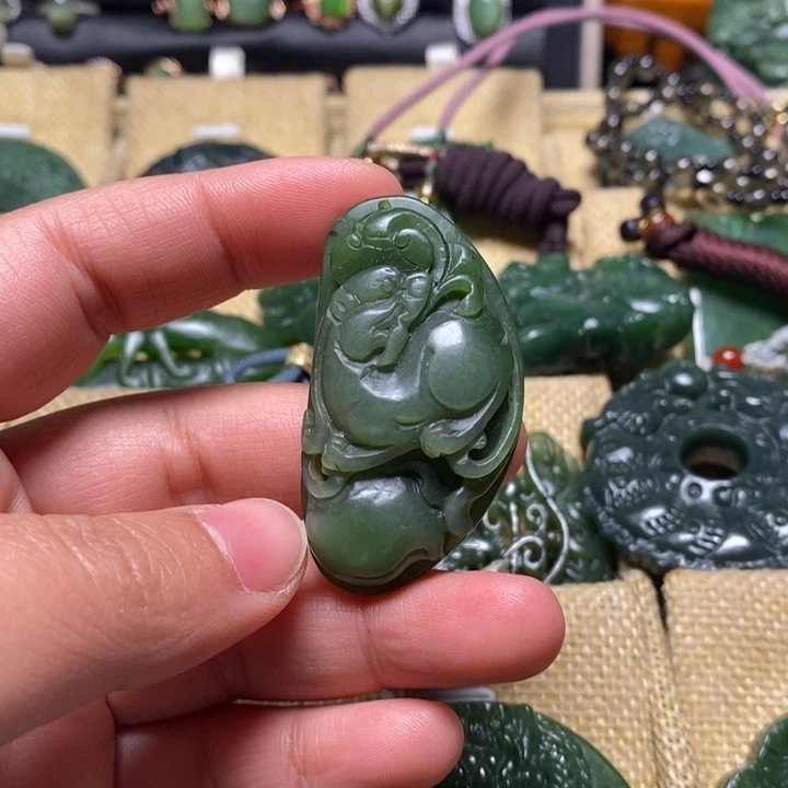 和田玉未镶嵌颈饰