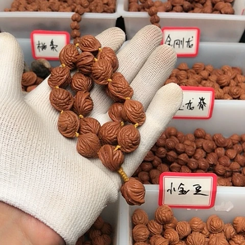 桃核吊坠用****0龙纹桃核的搭配